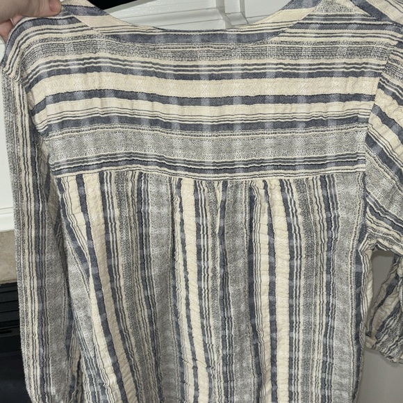 Cream and blue top by Knox Rose. Euc. - Picture 4 of 6